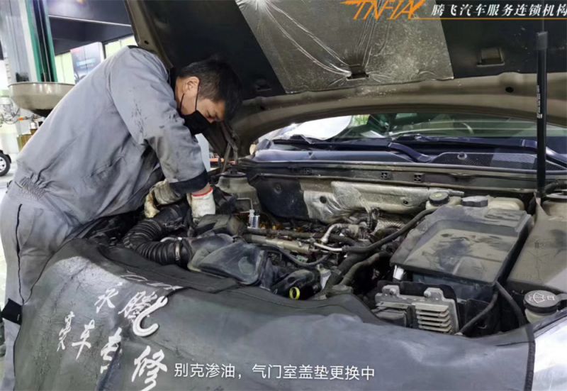 別克滲油，氣門室蓋墊更換中